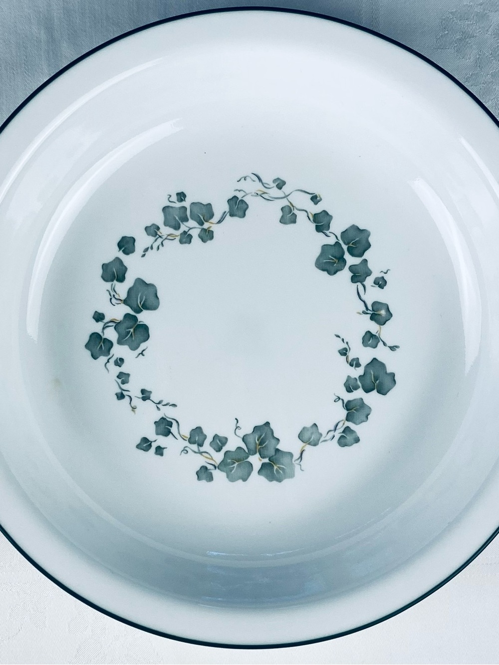 Corelle Carryaway Ivy Green Pie Pan - 10” wide - 2 1/2” deep